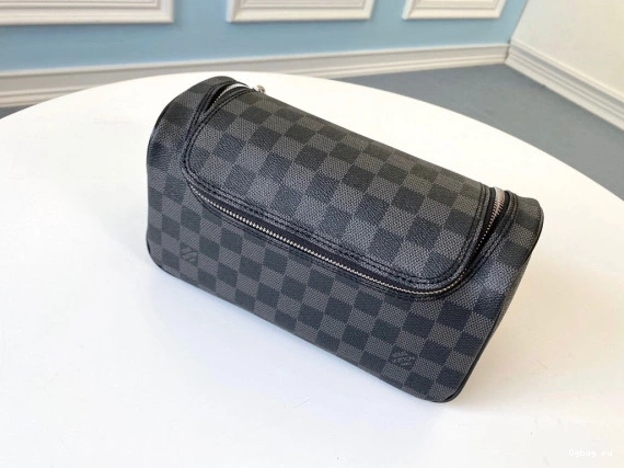 POUCH TOILETRY LOUIS VUITTON 0723